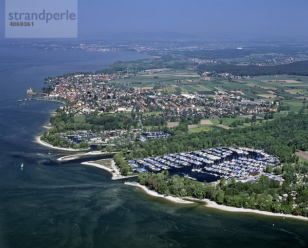 Langenargen am Bodensee  Yachthafen  Bodenseekreis  Baden-Württemberg  Deutschland  Europa  Luftbild
