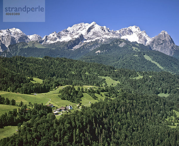 Wamberg bei Garmisch-Partenkirchen  Alpspitze  Zugspitze  Werdenfelser Land  Werdenfels  Wettersteingebirge  Oberbayern  Bayern  Deutschland  Europa  Luftbild