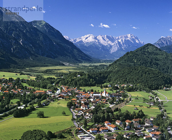 Eschenlohe  Loisach  Loisachtal  Werdenfelser Land  Werdenfels  Wettersteingebirge  Oberbayern  Bayern  Deutschland  Europa  Luftbild