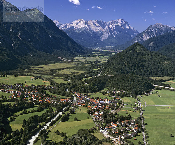 Eschenlohe  Loisach  Loisachtal  Werdenfelser Land  Werdenfels  Wettersteingebirge  Oberbayern  Bayern  Deutschland  Europa  Luftbild