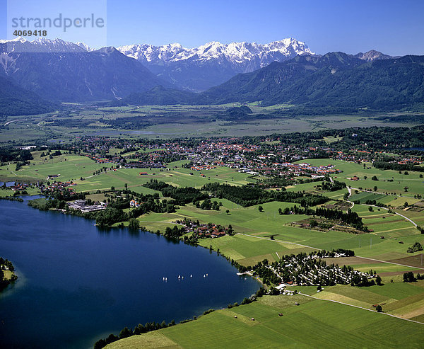 Murnau  Riegsee  Loisachtal  Murnauer Moos  Werdenfelser Land  Werdenfels  Blaues Land  Wettersteingebirge  Oberbayern  Bayern  Deutschland  Europa  Luftbild