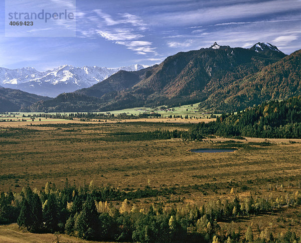 Murnauer Moos  Naturschutzgebiet  Werdenfels  Wettersteingebirge  Ammergauer Alpen  Oberbayern  Bayern  Deutschland  Europa  Luftbild