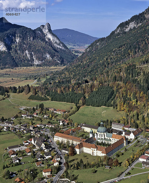 Kloster Ettal  Benediktiner-Kloster  Kofel  Ammergauer Alpen  Ammertal  Oberbayern  Bayern  Deutschland  Europa  Luftbild
