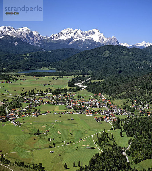 Wallgau  Golfplatz  Barmsee  Wettersteingebirge  Oberbayern  Bayern  Deutschland  Europa  Luftbild