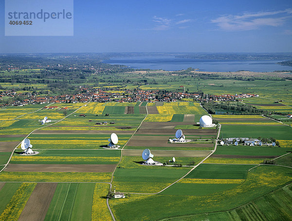 Erdfunkstelle Raisting  Satelliten-Antennen  Ammersee  Pfaffenwinkel  Oberbayern  Bayern  Deutschland  Europa  Luftbild