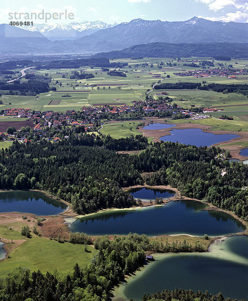 Osterseen bei Iffeldorf  Pfaffenwinkel  Wettersteingebirge  Oberbayern  Bayern  Deutschland  Europa  Luftbild