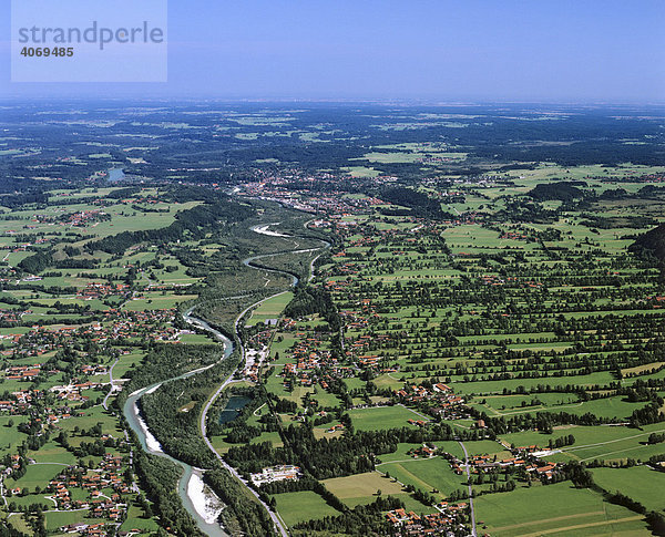 Isarauen zwischen Lenggries und Bad Tölz  Tölzer Land  Isarwinkel  Oberbayern  Bayern  Deutschland  Europa  Luftbild