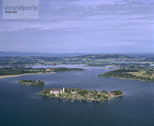 Frauenchiemsee  Fraueninsel  Kloster Frauenwörth  Chiemsee  Oberbayern  Bayern  Deutschland  Europa  Luftbild