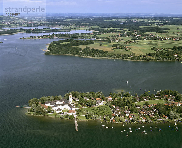 Frauenchiemsee  Fraueninsel  Kloster Frauenwörth  Chiemsee  Oberbayern  Bayern  Deutschland  Europa  Luftbild