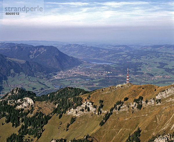 Luftbild  Grünten Gipfel Sendemast  Oberallgäu  hinten Immenstadt und Großer Alpsee  Allgäuer Alpen  Schwaben  Bayern  Deutschland  Europa