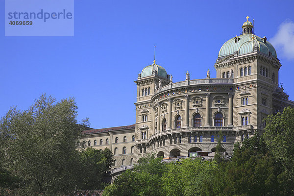 Parlamentsgebäude Bundeshaus in Bern  Schweiz  Europa