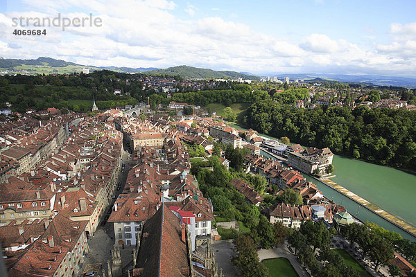 Fluss Aare und Altstadt von Bern  Schweiz  Europa