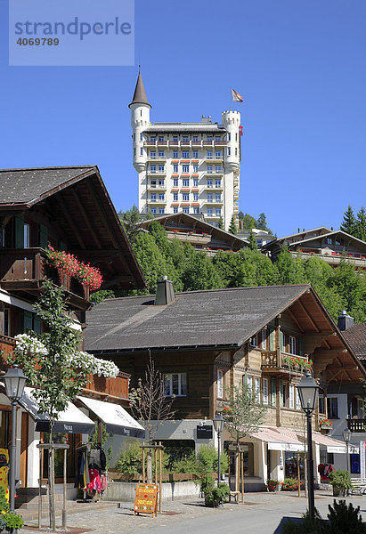 Grand Hotel Palace Hotel und Stadtzentrum von Gstaad  Berner Oberland  Gstaad  Schweiz  Europa