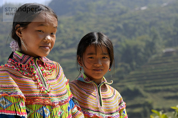 Zwei vietnamesische Kinder  Bac Ha  Nordvietnam  Südostasien