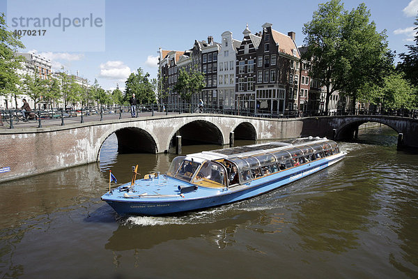 Ausflugsboot  Schiffsrundfahrt Grachtentour  Grachtenhäuser  Leidse Ecke Prinsengracht  Amsterdam  Niederlande  Europa