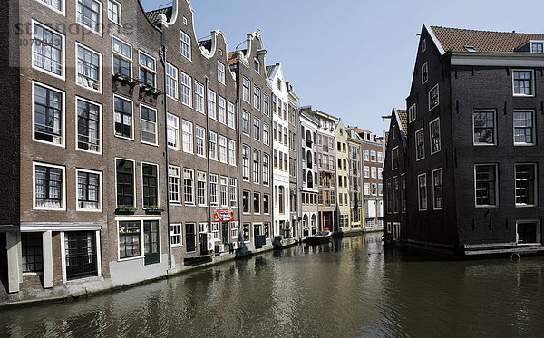 Grachtenhäuser am Burg Wal  Centrum  Amsterdam  Niederlande  Europa