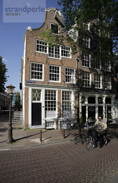Grachtenhaus  Fahrradfahrer  Amsterdam  Niederlande  Europa