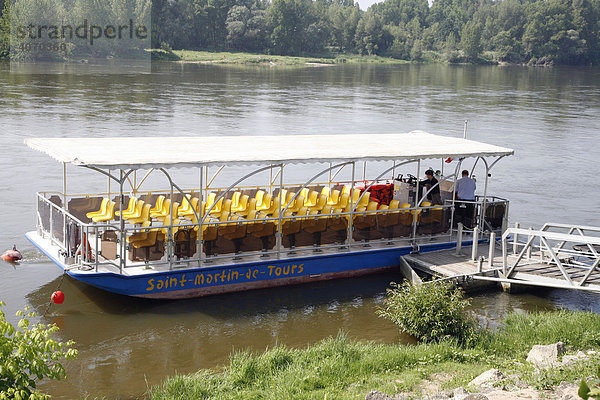 Bootsausflug auf dem Fluss Loire mit dem Bateau Saint-Martin-de-Tours  Rochecorbon  Frankreich  Europa