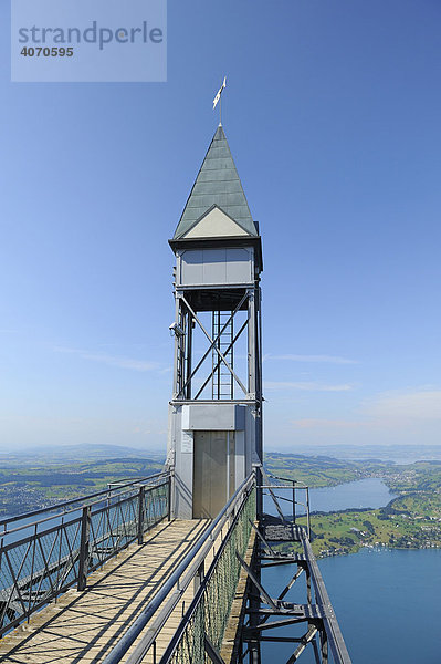 Hammetschwand Lift bei der Bergstation vom Bürgenstock mit Sicht auf den Vierwaldstättersee  Nidwalden  Zentralschweiz  Schweiz  Europa