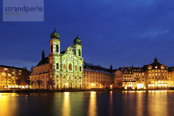 Jesuitenkirche durch Lichtkünstler Gerry Hofstetter in weihnachtliches Licht getaucht  Luzern  Schweiz  Europa