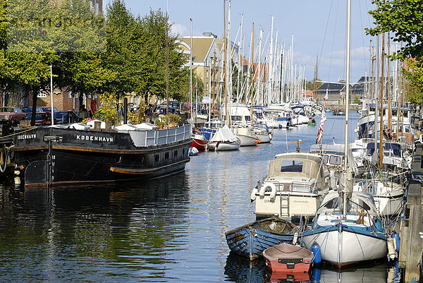 Am Christianshavns Kanal vertäute Boote  Kopenhagen  Dänemark  Skandinavien  Europa