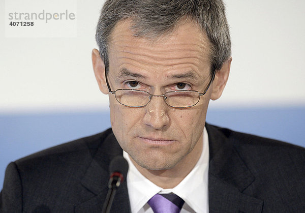 Michael Kemmer  Vorstandsvorsitzender der Bayern LB  während der Bilanzpressekonferenz am 03.04.2008 in München  Bayern  Deutschland  Europa