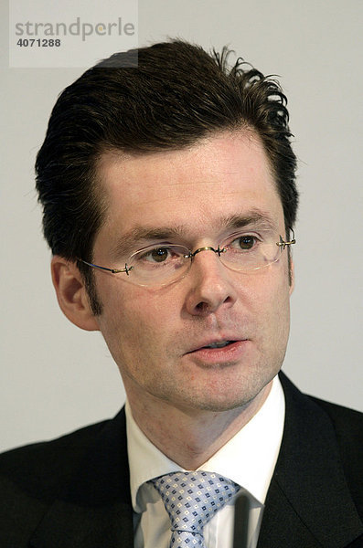 Markus Fell  Vorstand Finanzen  Finanzvorstand  der Hypo Real Estate Holding AG  während der Bilanzpressekonferenz am 27.03.2008 in München  Bayern  Deutschland  Europa