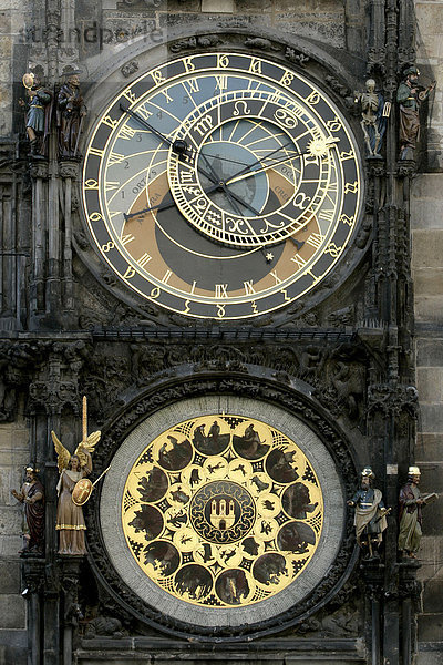 Astronomische Uhr am Altstädter Rathaus am Altstädter Ring in Prag  Tschechische Republik  Europa