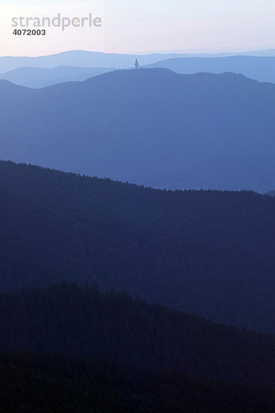 Morgenstimmung mit Blick in den Bayerischen Wald  auf den Kaitersberg und den Hohen Bogen  am Großen Arber im Bayerischen Wald bei Bayerisch Eisenstein  Bayern  Deutschland  Europa