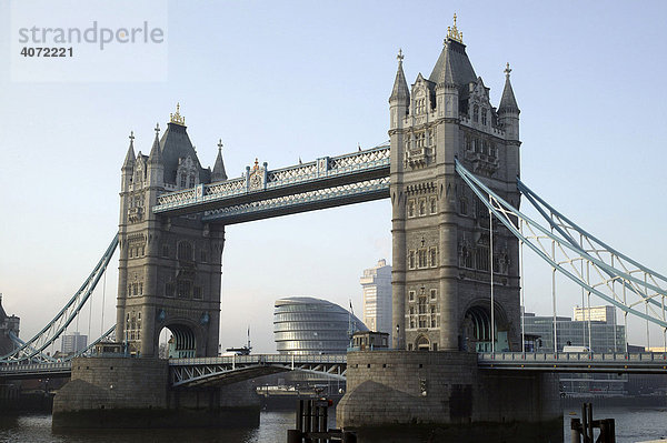 Die Tower Bridge in London  England  Großbritannien  Europa