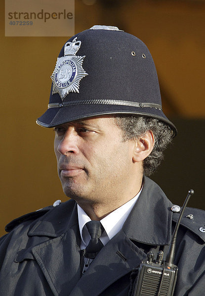 Uniformierter Polizist in London  England  Großbritannien  Europa