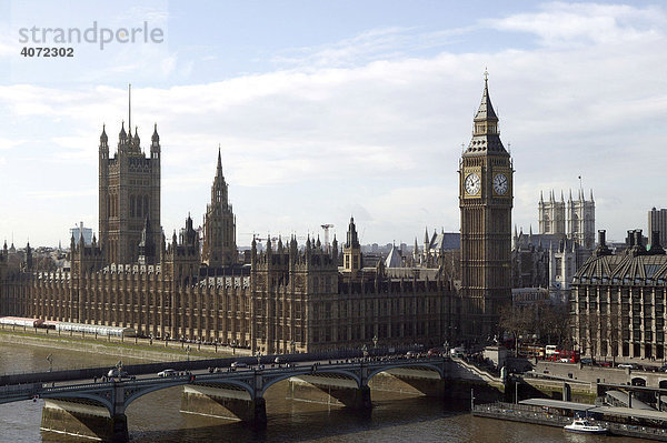 Big Ben und Houses of Parliament an der Westminster Bridge in London  England  Großbritannien  Europa