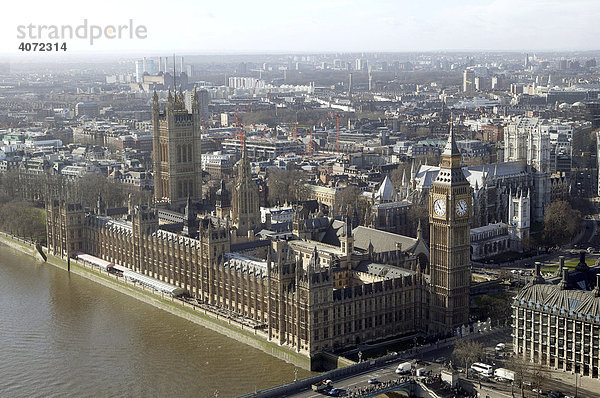 Blick aus dem Millennium Wheel auf Big Ben und Houses of Parliament in London  England  Großbritannien  Europa
