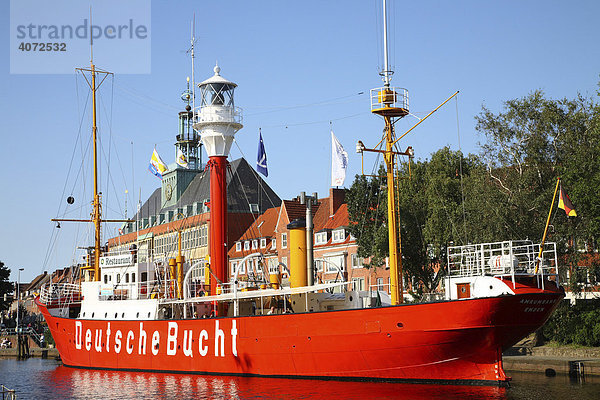 Rathaus  Feuerschiff Deutsche Bucht  Hafen Emden  Niedersachsen  Deutschland  Europa