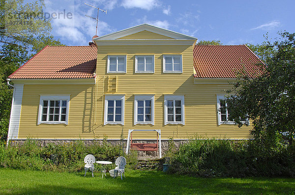 Historisches Herrenhaus mit Nebengebäude bei Porvoo  Finnland  Europa