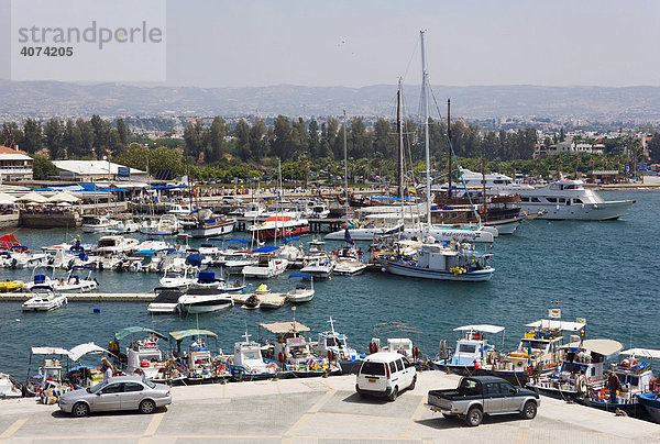 Blick in den Hafen von Paphos  Südzypern  Zypern  Europa