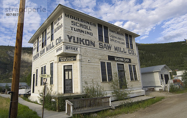 Historisches Gebäude aus Holz  Sägewerk  Klondike Goldrausch  Dawson City  Yukon Territory  Kanada  Nordamerika