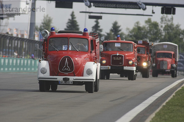 Historische Feuerwehrfahrzeuge im Rahmenprogramm des Truck-Grand-Prix auf dem Nürburgring  Rheinland-Pfalz  Deutschland  Europa
