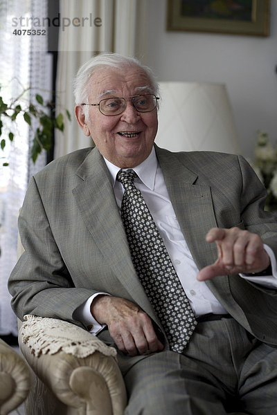 Dr. Egon Alfred Klepsch  Bundestags- und Europaabgeordneter a.D  ehemaliger Präsident des Europaparlaments