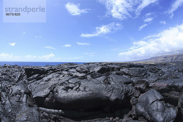 Erkaltete Lava im Volcano-Park an der Südküste von Big Island  Hawaii  USA