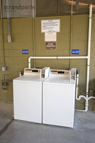 Öffentliche Waschmaschinen im Koreshan Historic Site State Park  Estero  Florida  USA