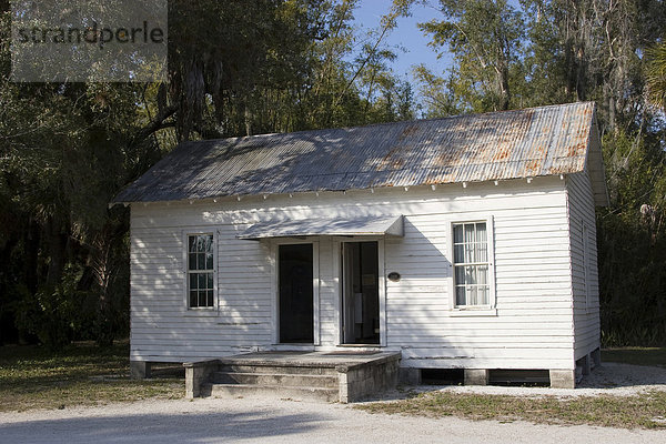 Vesta Newcomb Cottage  historisches Gebäude im Koreshan State Park  Historic Site  Religionsgemeinschaft  Estero  Florida  USA