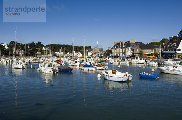 Boote im Hafen von La Val-Andre  Bretagne  Frankreich  Europa