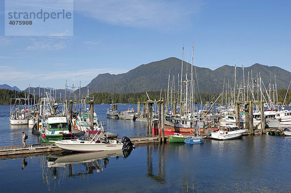 Der Hafen von Tofino auf Vancouver Island  British Columbia  Kanada
