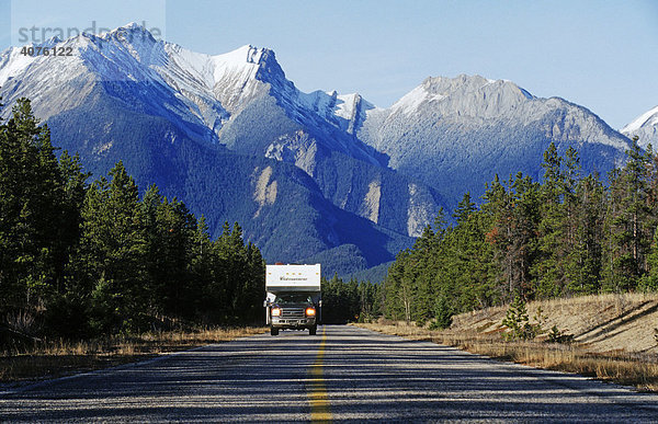 Fahrt durch die Rocky Mountains  Jasper National Park  Alberta  Kanada  Nordamerika