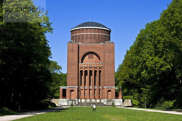 Planetarium in Hamburg  Sternwarte im Hamburger Stadtpark  Hansestadt Hamburg  Deutschland  Europa