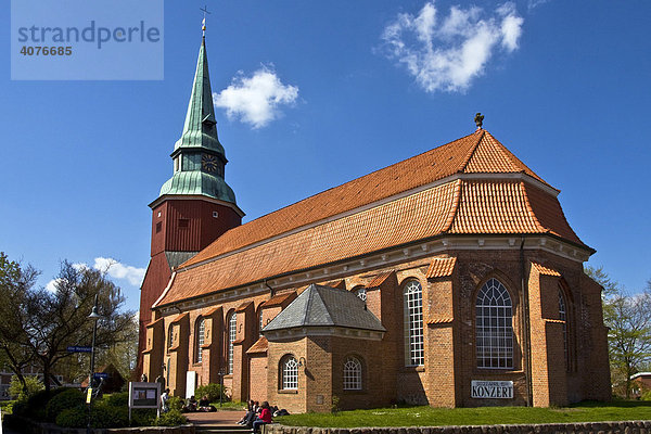 Historische Kirche St. Martini et Nicolai in Steinkirchen  Altes Land  Niedersachsen  Deutschland  Europa
