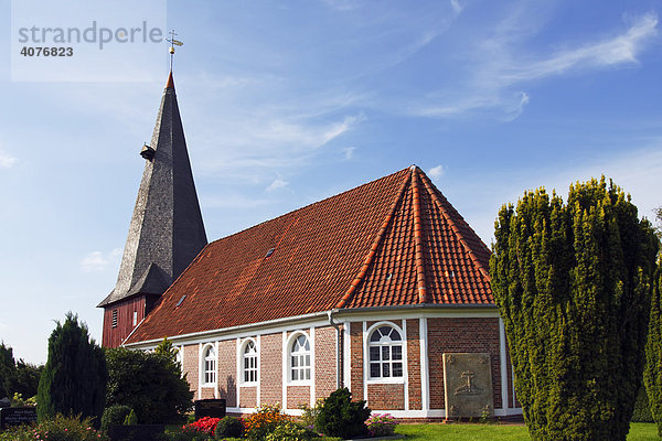 Historische Kirche St. Marien  Marienkirche  in Hollern Twielenfleth  Altes Land  Niedersachsen  Deutschland  Europa