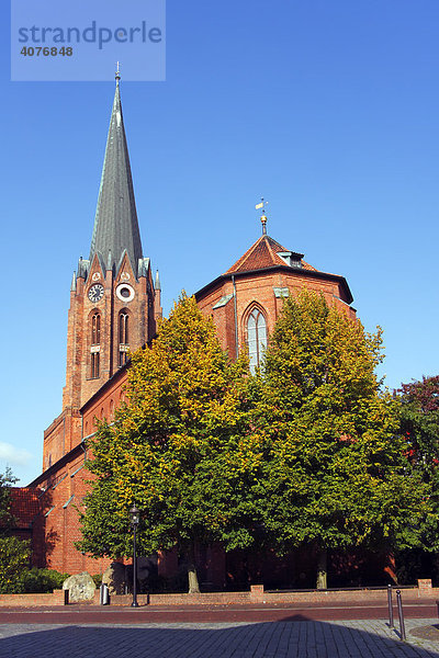St. Petri-Kirche in der Altstadt von Buxtehude  Altes Land  Niedersachsen  Deutschland  Europa
