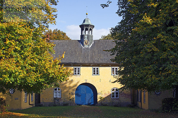 Historisches Torhaus in Jersbek  Eingang zum Jersbeker Herrenhaus  Jersbek  Kreis Stormarn  Schleswig-Holstein  Deutschland  Europa
